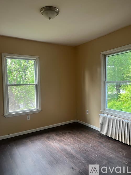 Hartford Apartment: 497 Edgewood St
