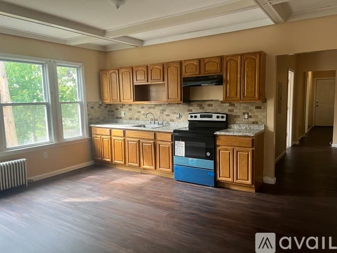 Hartford Apartment: 497 Edgewood St