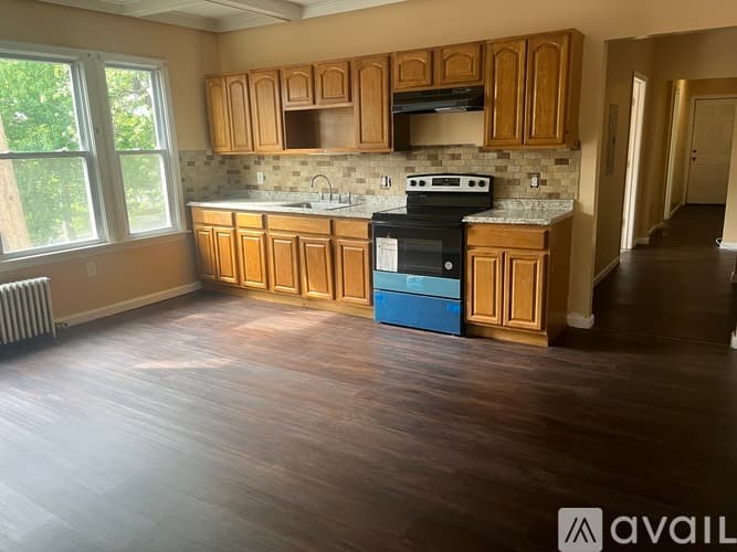 Hartford Apartment: 497 Edgewood St