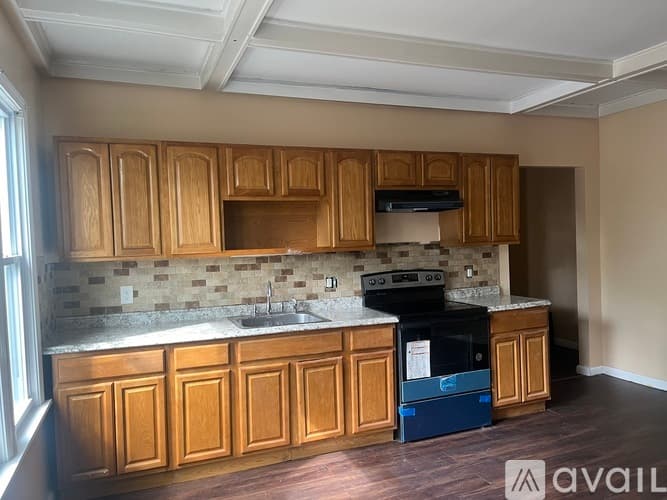 Hartford Apartment: 497 Edgewood St