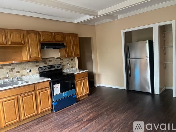 Hartford Apartment: 497 Edgewood St