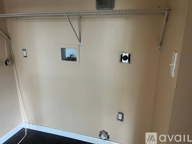 Hartford Apartment: 497 Edgewood St