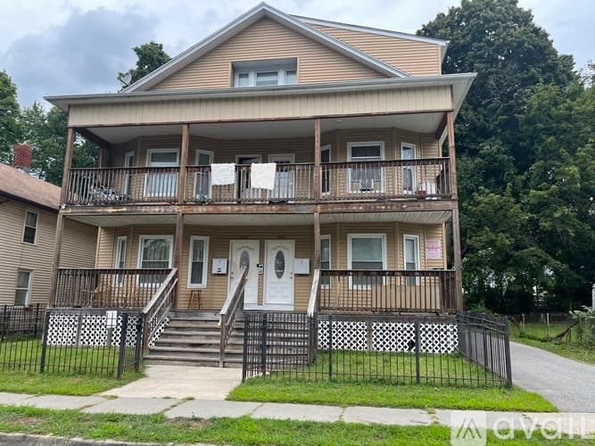 Hartford Apartment: 497 Edgewood St
