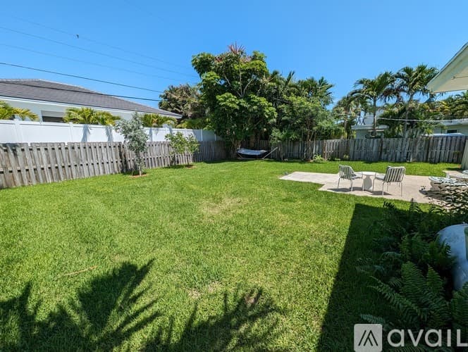 Boca Raton House: 177 NE Spanish Ct