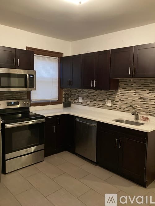 Boston Apartment: 98 Topliff St
