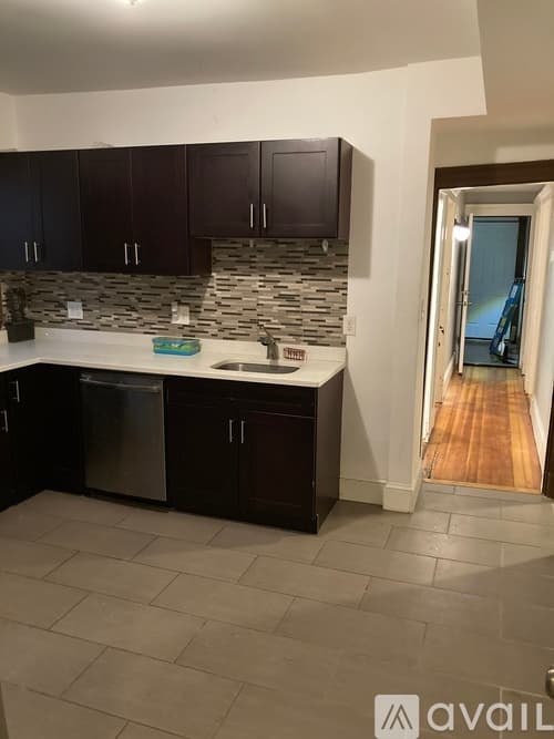 Boston Apartment: 98 Topliff St