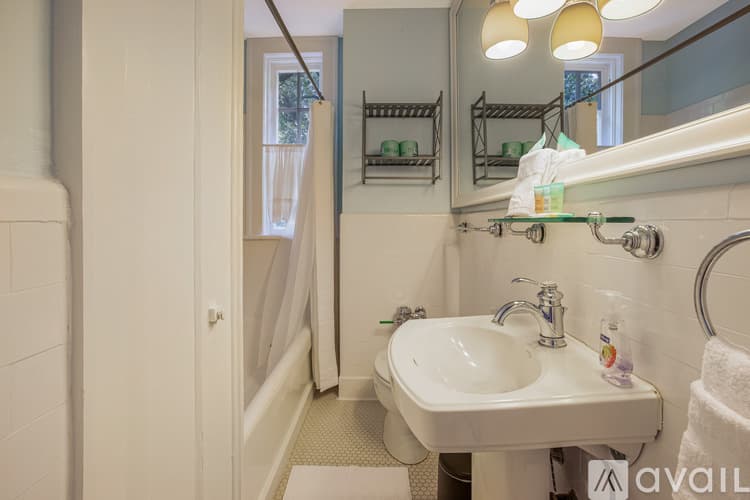 Savannah Apartment: 805 Whitaker St