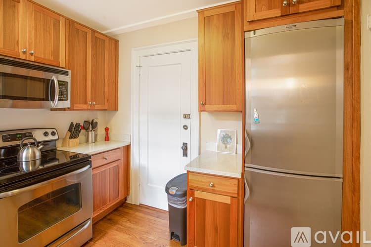 Savannah Apartment: 805 Whitaker St