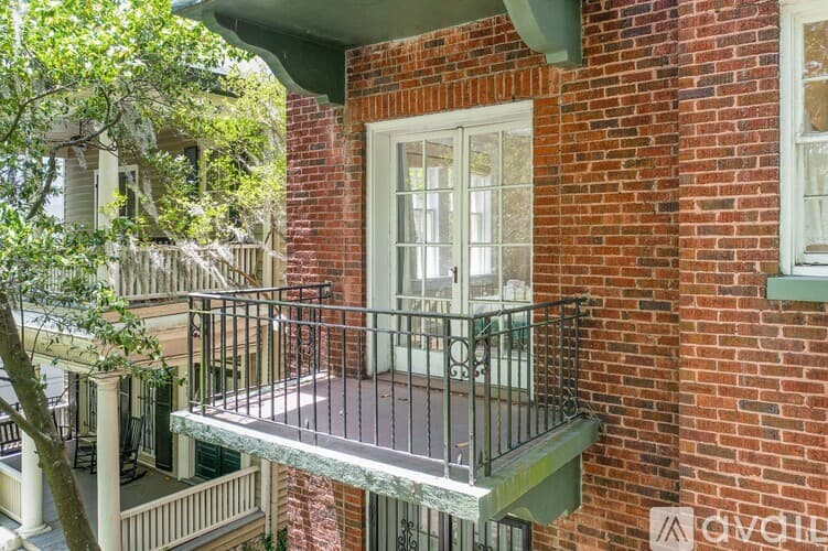 Savannah Apartment: 805 Whitaker St