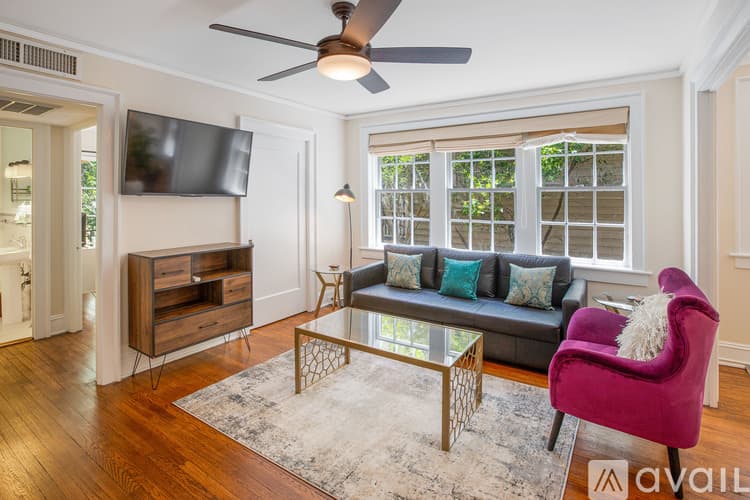 Savannah Apartment: 805 Whitaker St