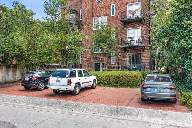 Savannah Apartment: 805 Whitaker St