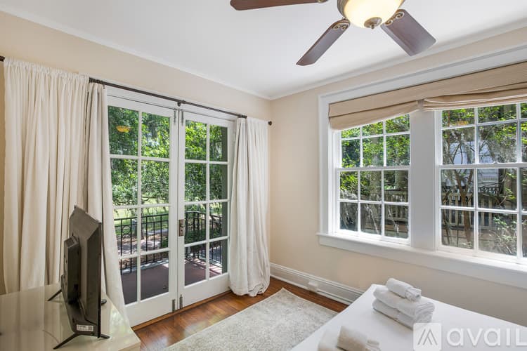 Savannah Apartment: 805 Whitaker St