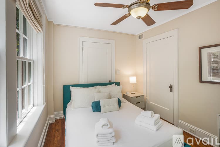 Savannah Apartment: 805 Whitaker St