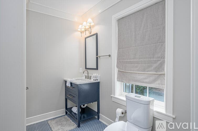 Savannah House: 109 E Gordon Ln