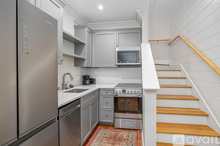 Savannah House: 109 E Gordon Ln