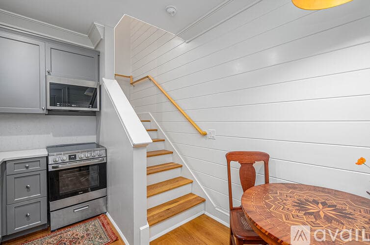 Savannah House: 109 E Gordon Ln