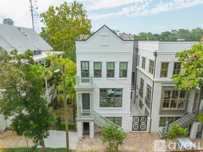 Savannah House: 109 E Gordon Ln