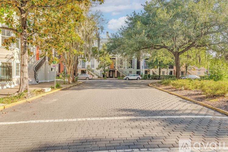 Savannah House: 109 E Gordon Ln