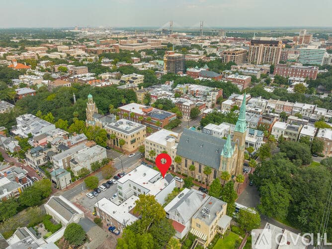 Savannah House: 109 E Gordon Ln