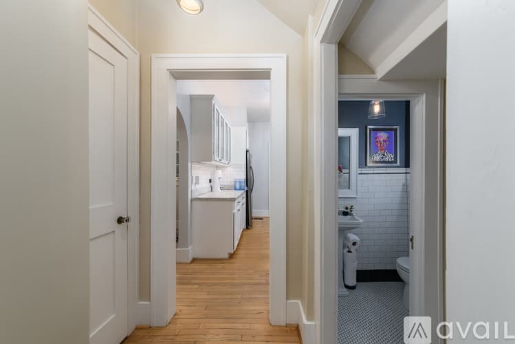 Savannah House: 617 E 50th St