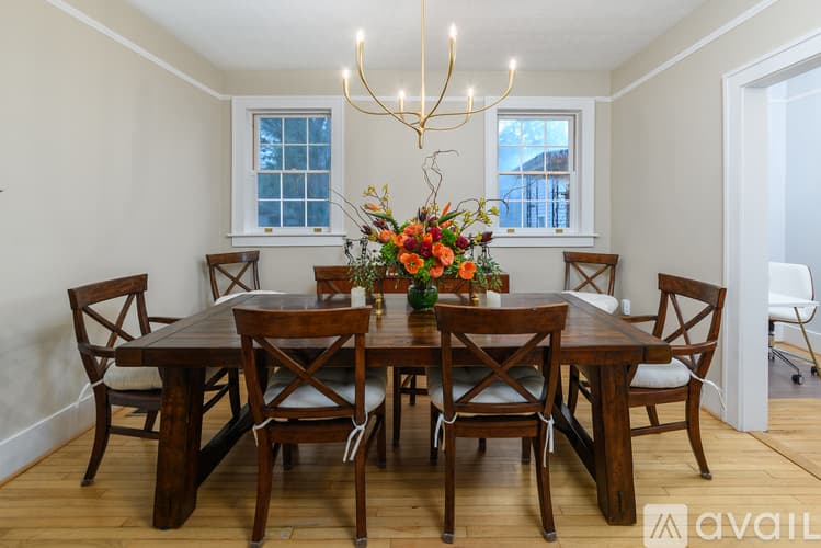 Savannah House: 617 E 50th St