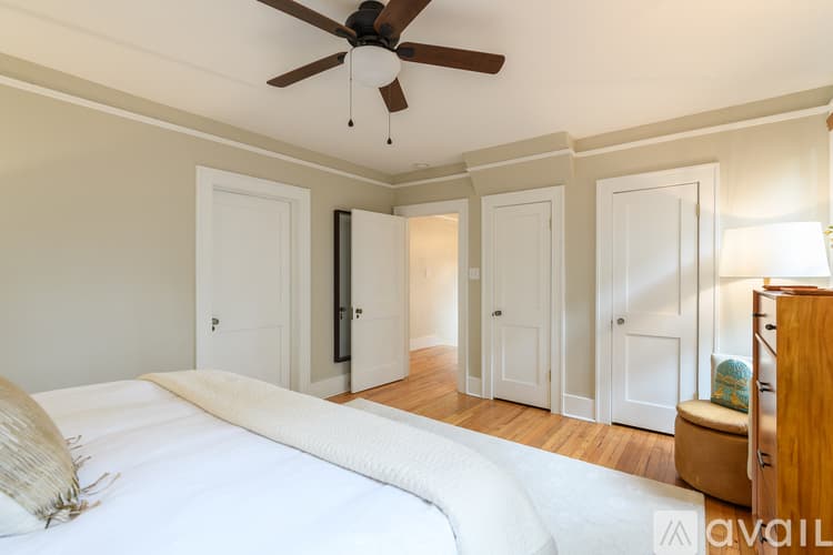 Savannah House: 617 E 50th St