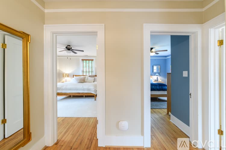 Savannah House: 617 E 50th St