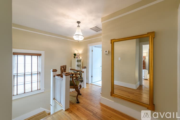 Savannah House: 617 E 50th St