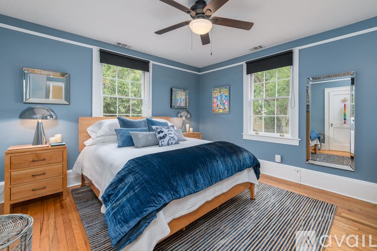 Savannah House: 617 E 50th St
