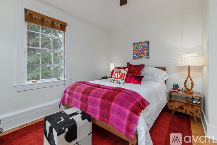 Savannah House: 617 E 50th St