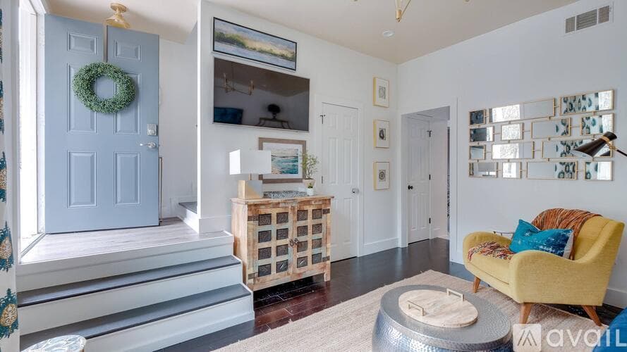 Savannah Townhome: 414 E Gaston St