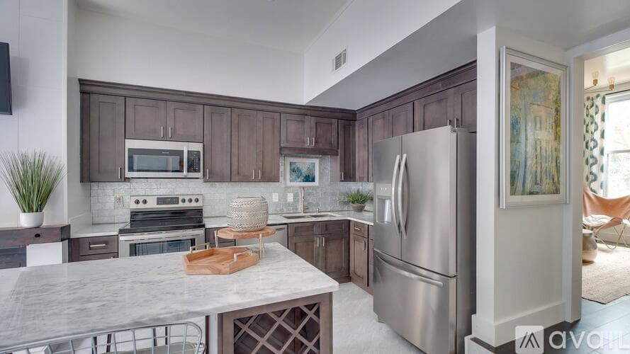 Savannah Townhome: 414 E Gaston St
