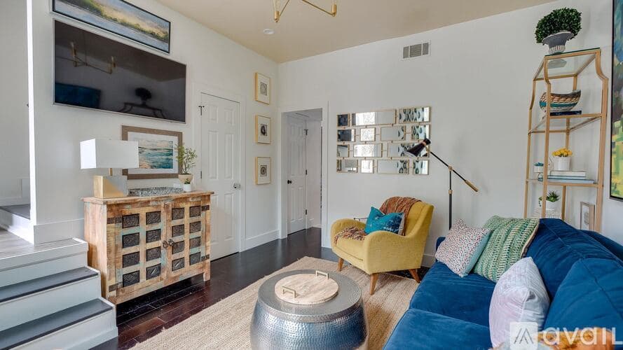 Savannah Townhome: 414 E Gaston St