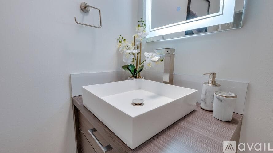 Savannah Townhome: 414 E Gaston St