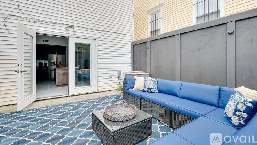 Savannah Townhome: 414 E Gaston St