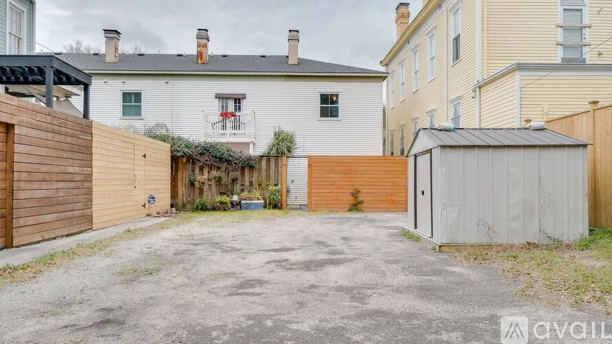 Savannah Townhome: 414 E Gaston St
