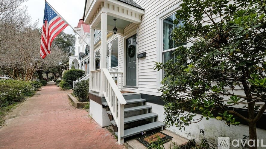 Savannah Townhome: 414 E Gaston St
