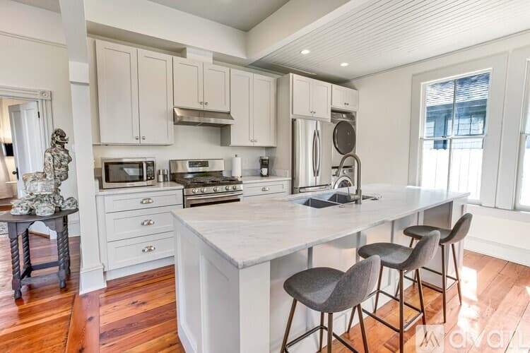 Savannah House: 2506 Jefferson St