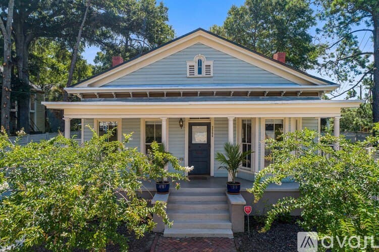 Savannah House: 2506 Jefferson St