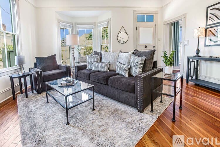 Savannah House: 2506 Jefferson St