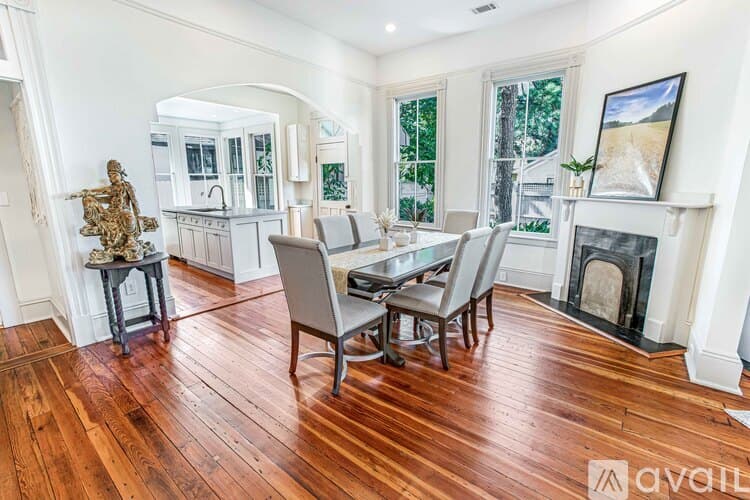 Savannah House: 2506 Jefferson St
