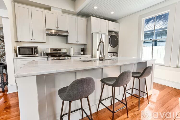 Savannah House: 2506 Jefferson St