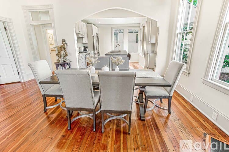 Savannah House: 2506 Jefferson St