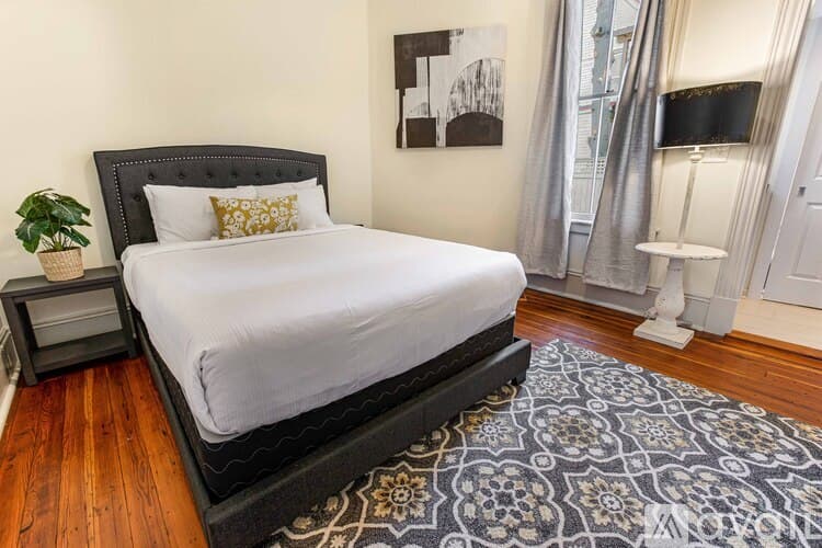 Savannah House: 2506 Jefferson St