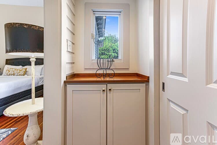 Savannah House: 2506 Jefferson St