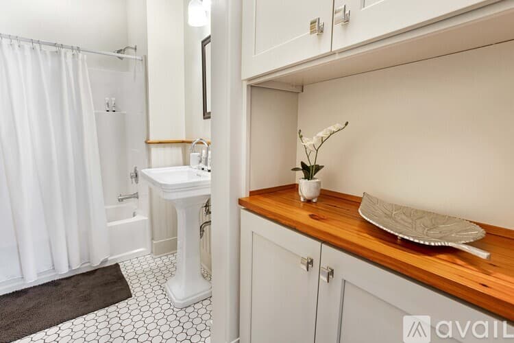 Savannah House: 2506 Jefferson St