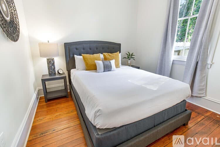 Savannah House: 2506 Jefferson St