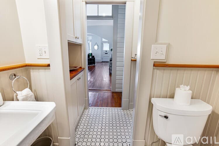 Savannah House: 2506 Jefferson St