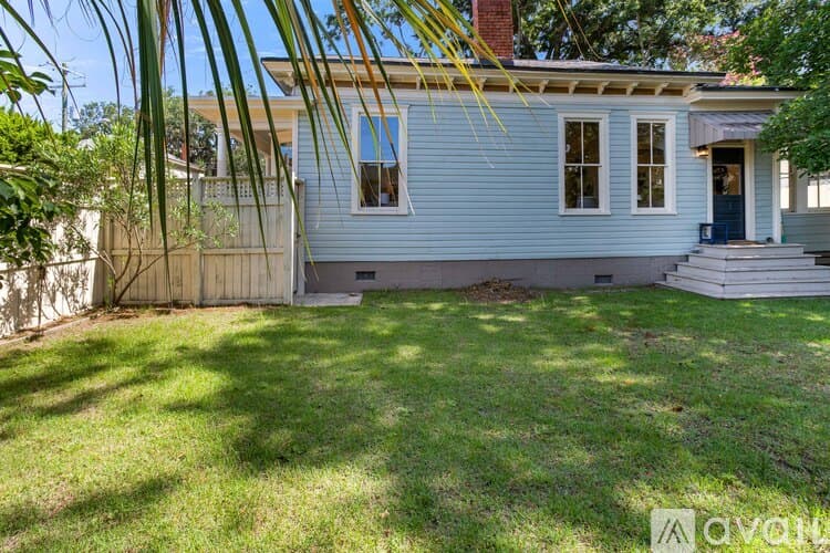 Savannah House: 2506 Jefferson St