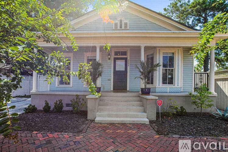 Savannah House: 2506 Jefferson St